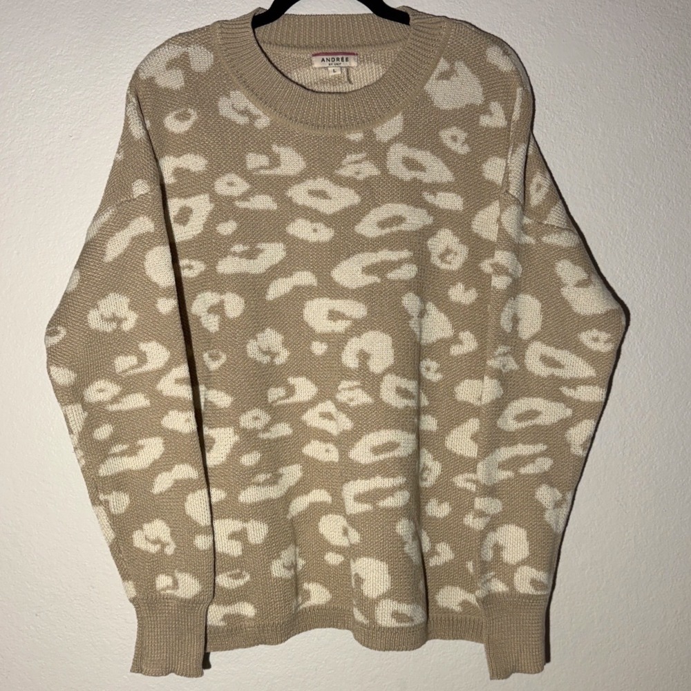 Andree by Unit Leopard Print Crewneck Sweater Tan Cream Size L